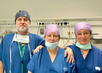 Operata per un tumore al cervello durante la gravidanza, Chiara dà alla luce il piccolo Mattia. Salvi mamma e neonato presso la Città della Salute di Torino