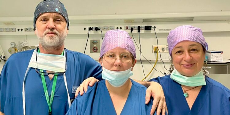 Operata per un tumore al cervello durante la gravidanza, Chiara dà alla luce il piccolo Mattia. Salvi mamma e neonato presso la Città della Salute di Torino