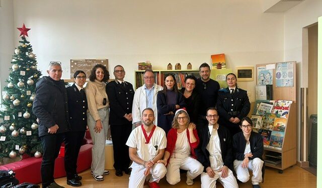 Donazione natalizia della Polizia Penitenziaria al reparto di Pediatria del Santa Maria Nuova Reggio Emilia