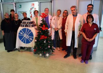 La generosità di ACOS per i pazienti delle Medicine interne, consegnati pensieri e doni di Natale