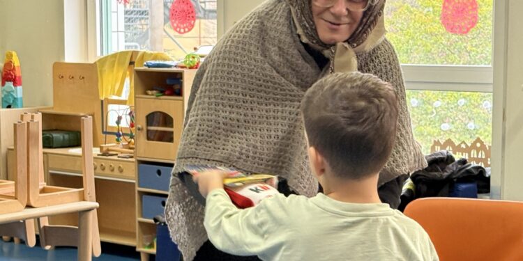 Ospedale San Donato di Arezzo, la Befana arriva in Pediatria: doppio gesto di solidarietà per i piccoli pazienti.