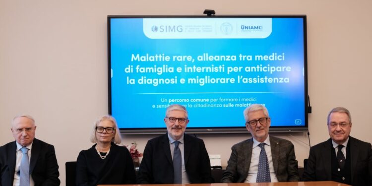 MALATTIE RARE, ALLEANZA TRA MEDICI DI FAMIGLIA E INTERNISTI PER ANTICIPARE LA DIAGNOSI E MIGLIORARE L’ASSISTENZA