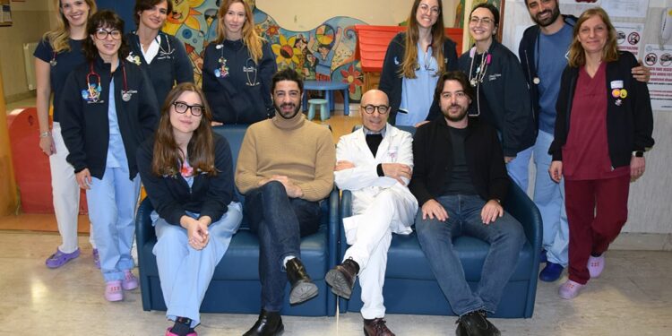 Anniversario di generosità: il Wine Bar Osteria il Bargello dona duemila euro all’Associazione Insieme per i bambini finalizzati all’acquisto di due poltrone letto per la Pediatria dell’Aou Senese