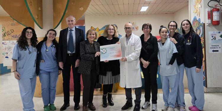 L’Associazione Nazionale Insigniti Onorificenze Cavalleresche d’Italia ANIOC di Siena effettua una donazione all’associazione “Insieme per i bambini onlus” per la Pediatria dell’Aou Senese