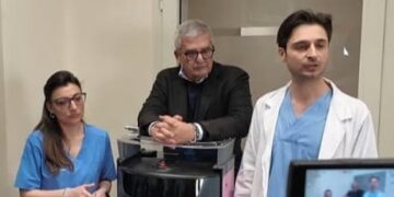 𝗧𝗿𝗲 𝗥𝗼𝗯𝗼𝘁 𝗶𝗻 𝗰𝗼𝗿𝘀𝗶𝗮 𝗮𝗹𝗹’𝗢𝘀𝗽𝗲𝗱𝗮𝗹𝗲 𝗔𝗻𝗻𝘂𝗻𝘇𝗶𝗮𝘁𝗮 𝗱𝗶 𝗖𝗼𝘀𝗲𝗻𝘇𝗮. 𝗖𝘂𝗿𝗲𝗿𝗮𝗻𝗻𝗼 𝗹’𝗶𝗴𝗶𝗲𝗻𝗲 𝗱𝗲𝗹 𝗽𝗮𝘇𝗶𝗲𝗻𝘁𝗲 𝗲 𝗮𝗶𝘂𝘁𝗲𝗿𝗮𝗻𝗻𝗼 𝗶𝗹 𝗽𝗲𝗿𝘀𝗼𝗻𝗮𝗹𝗲 𝘀𝗼𝗰𝗶𝗼 𝘀𝗮𝗻𝗶𝘁𝗮𝗿𝗶𝗼 𝗟’𝗼𝗯𝗶𝗲𝘁𝘁𝗶𝘃𝗼 𝗱𝗲𝗹𝗹’𝗶𝗻𝗻𝗼𝘃𝗮𝘇𝗶𝗼𝗻𝗲 𝗲’ 𝘀𝗼𝗽𝗿𝗮𝘁𝘁𝘂𝘁𝘁𝗼 𝗾𝘂𝗲𝗹𝗹𝗼 𝗱𝗶 𝗿𝗶𝗱𝘂𝗿𝗿𝗲 𝗹𝗲 𝗶𝗻𝗳𝗲𝘇𝗶𝗼𝗻𝗶 𝗼𝘀𝗽𝗲𝗱𝗮𝗹𝗶𝗲𝗿𝗲