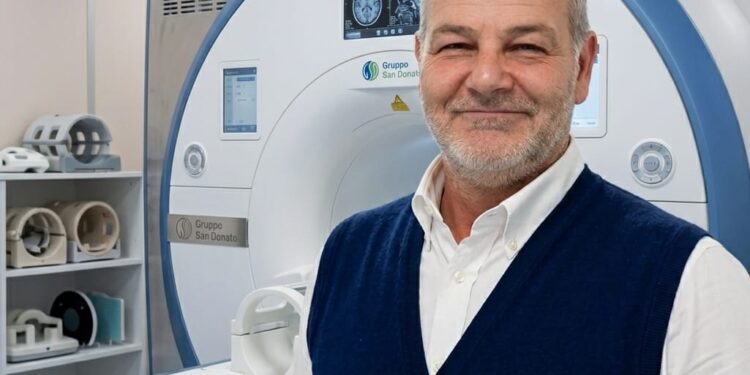 Una protesi ibrida personalizzata per salvare un paziente da un grave aneurisma.