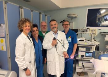 Una protesi ibrida personalizzata per salvare un paziente da un grave aneurisma.