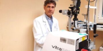 Corioretinopatia sierosa centrale: l’Oculistica del Policlinico di Modena tra i pochi centri in Italia a fornire la terapia fotodinamica