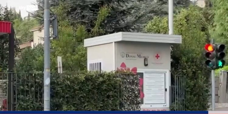 Corioretinopatia sierosa centrale: l’Oculistica del Policlinico di Modena tra i pochi centri in Italia a fornire la terapia fotodinamica