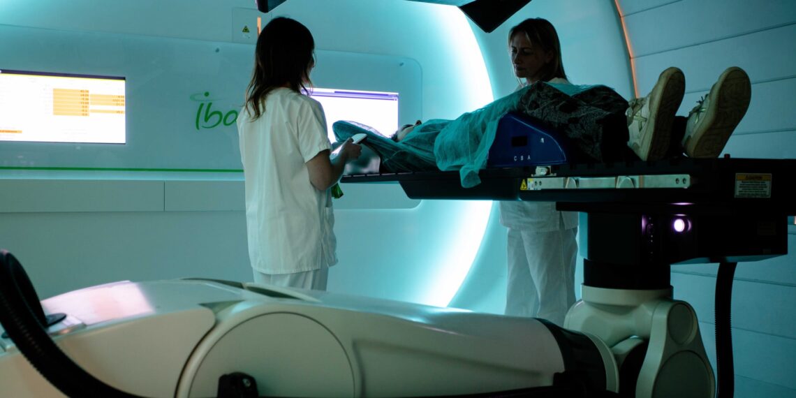 Chirurgia senza sangue, al Pascale di Napoli la svolta robotica made in Italy Prima mondiale a Napoli: fegato operato con tecnologia innovativa che riduce rischi e tempi.