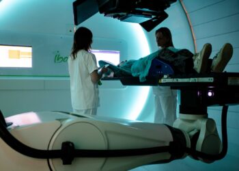 Chirurgia senza sangue, al Pascale di Napoli la svolta robotica made in Italy Prima mondiale a Napoli: fegato operato con tecnologia innovativa che riduce rischi e tempi.