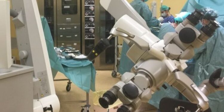 Interventi alla base cranica e rischi di compromettere i nervi che controllano i movimenti oculari. Alla Neuromed una nuova tecnica per evitarli