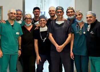 Grossa cisti sul collo asportata con un intervento robotico mini-invasivo.E’ il primo del genere in Europa affermano all’Ospedale San Marco di Catania.