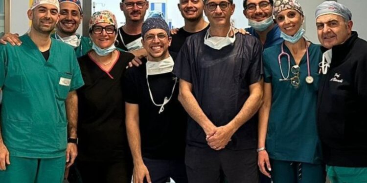 Grossa cisti sul collo asportata con un intervento robotico mini-invasivo.E’ il primo del genere in Europa affermano all’Ospedale San Marco di Catania.