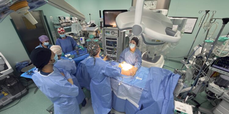 Al Policlinico di Modena un intervento oncologico complesso totalmente robotico