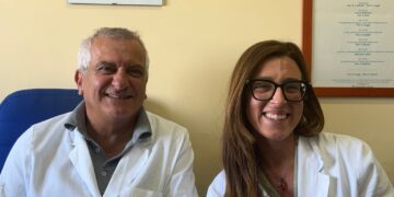 Grave forma di rettocolite ulcerosa: la proctocolectomia totale robotica ha fatto il suo ingresso all’ospedale San Marco di Catania. L’équipe dell’Unità Operativa Complessa di Chirurgia Generale, diretta da Gianluca Di Mauro, ha eseguito un delicato intervento su una paziente di 60 anni .