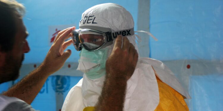 Sospetto caso Ebola a Cagliari. L’uomo presenterebbe sintomi riconducibili al virus