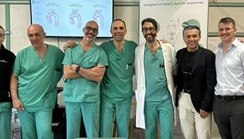 Riparare l’aorta senza aprire il torace e senza fermare il cuore