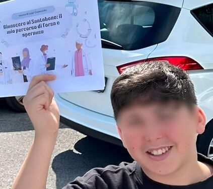 Luigi trasforma il ricovero al Santobono di Napoli nella sua tesina di terza media. La mamma: “Esperienza che lo ha fatto crescere. Mai sentiti soli durante il ricovero”
