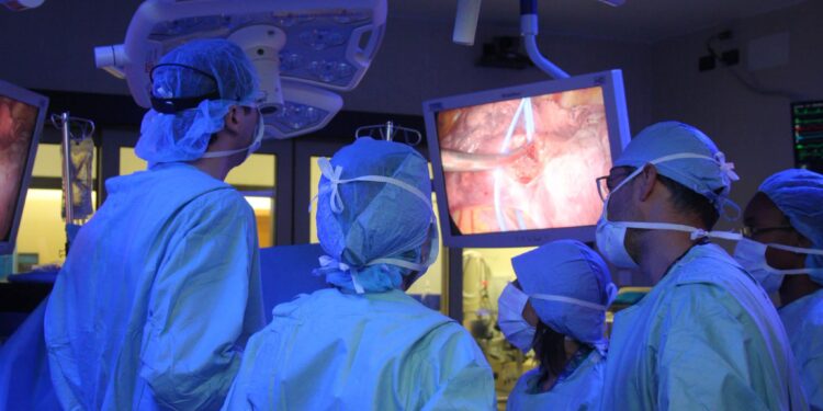 Tumori esofagei:  eseguita la prima esofagectomia totalmente robotica con Da Vinci presso l’ISMETT di Palermo
