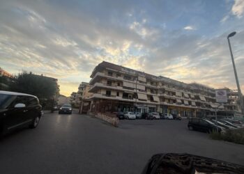A Pagani nasce il primo condominio cardioprotetto: defibrillatore e corsi gratuiti al Parco degli Aranci