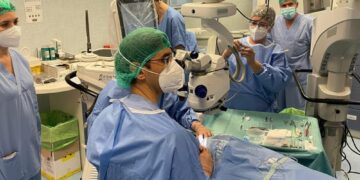Primi impianti di endotelio corneale artificiale a Milano