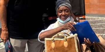 45 enne madre di 4 figli destinata alla morte per una patologia onco- ematologica nel suo paese, il Benin, curata al Cardarelli di Napoli grazie alla catena disolidarietร