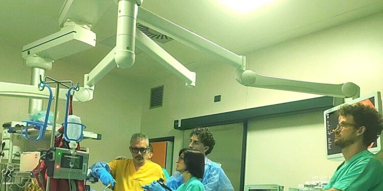 Trattamento delle neoplasie gastrointestinali. Al Parini di Aosta nuova modalità di terapia oncologica mininvasiva