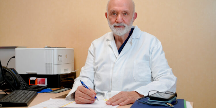 Tumori dell’apparato digerente, il gastroenterologo salernitano Attilio Maurano su Rai 1: “Campanelli d’allarme e screening a 50 anni per salvare la vita”