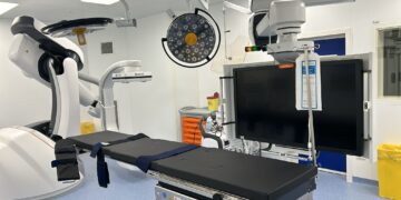 INNOVATIVO INTERVENTO CARDIOCHIRURGICO A CUORE BATTENTE PRESSO LA SALA IBRIDA DEL RUGGI DI SALERNO.