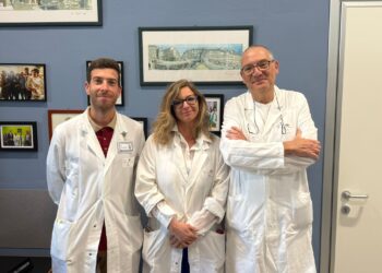 36enne SALVATA GRAZIE A DELICATO INTERVENTO MULTIDISCIPLINARE PER RIMUOVERE NEOPLASIA TORACO-MIDOLLARE DALLE MISURE RECORD AL POLICLINICO SAN MARTINO
