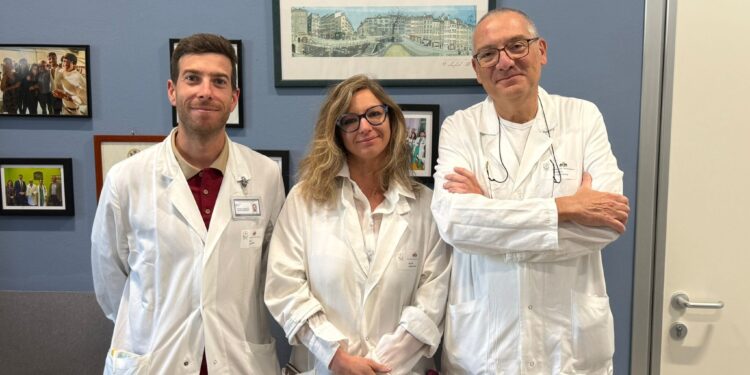 36enne SALVATA GRAZIE A DELICATO INTERVENTO MULTIDISCIPLINARE PER RIMUOVERE NEOPLASIA TORACO-MIDOLLARE DALLE MISURE RECORD AL POLICLINICO SAN MARTINO