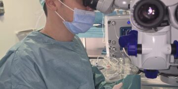 36enne SALVATA GRAZIE A DELICATO INTERVENTO MULTIDISCIPLINARE PER RIMUOVERE NEOPLASIA TORACO-MIDOLLARE DALLE MISURE RECORD AL POLICLINICO SAN MARTINO