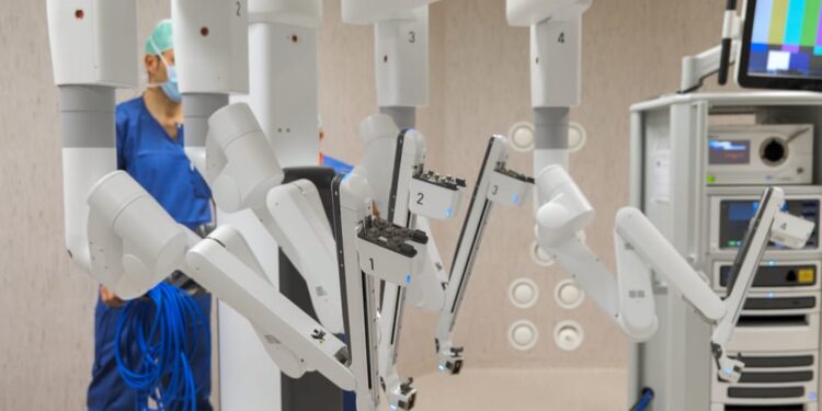 CHIRURGIA ORTOPEDICA ROBOTICA: 50 INTERVENTI PER PROTESI DI ANCA, SPALLA E GINOCCHIO ALL’OSPEDALE DELL’AQUILA