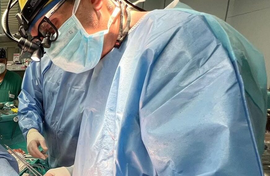 Metastasi al fegato per un tumore al colon-retto. Al policlinico di Bari Giovanni XXIII eseguito su di un 61enne un trapianto di fegato, è il primo in Puglia per questa indicazione.